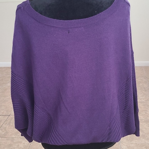 Sweater - Picture 2 of 6